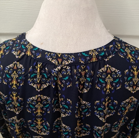 Valerie Stevens Open V-Neck Blue Printed Blouse   Size 1X - Picture 4 of 11